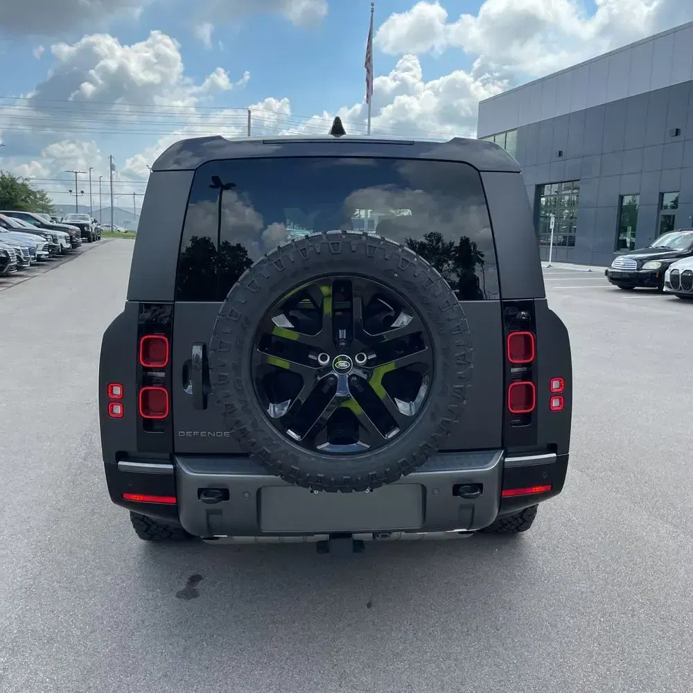 2024 Land Rover Defender 130 Outbound P400