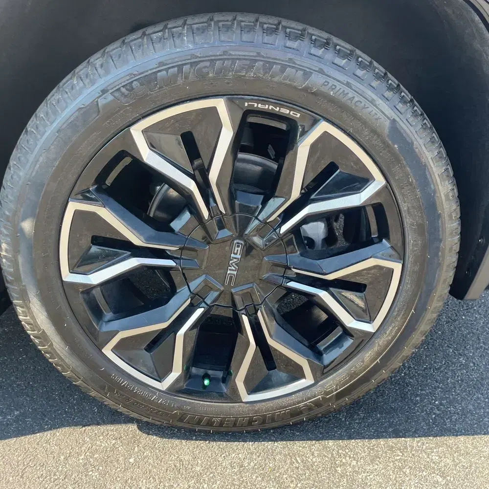 2025 GMC Sierra EV Denali