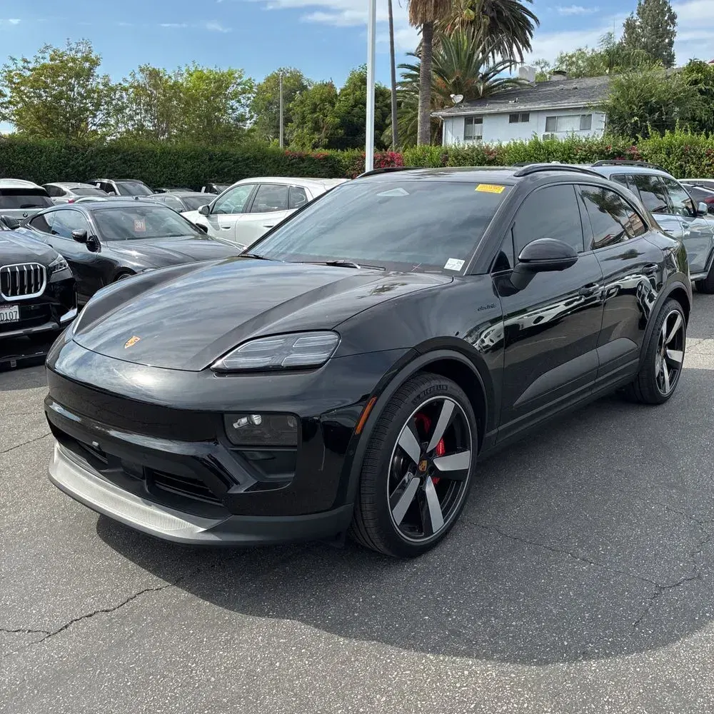 2025 Porsche Macan 4S Electric