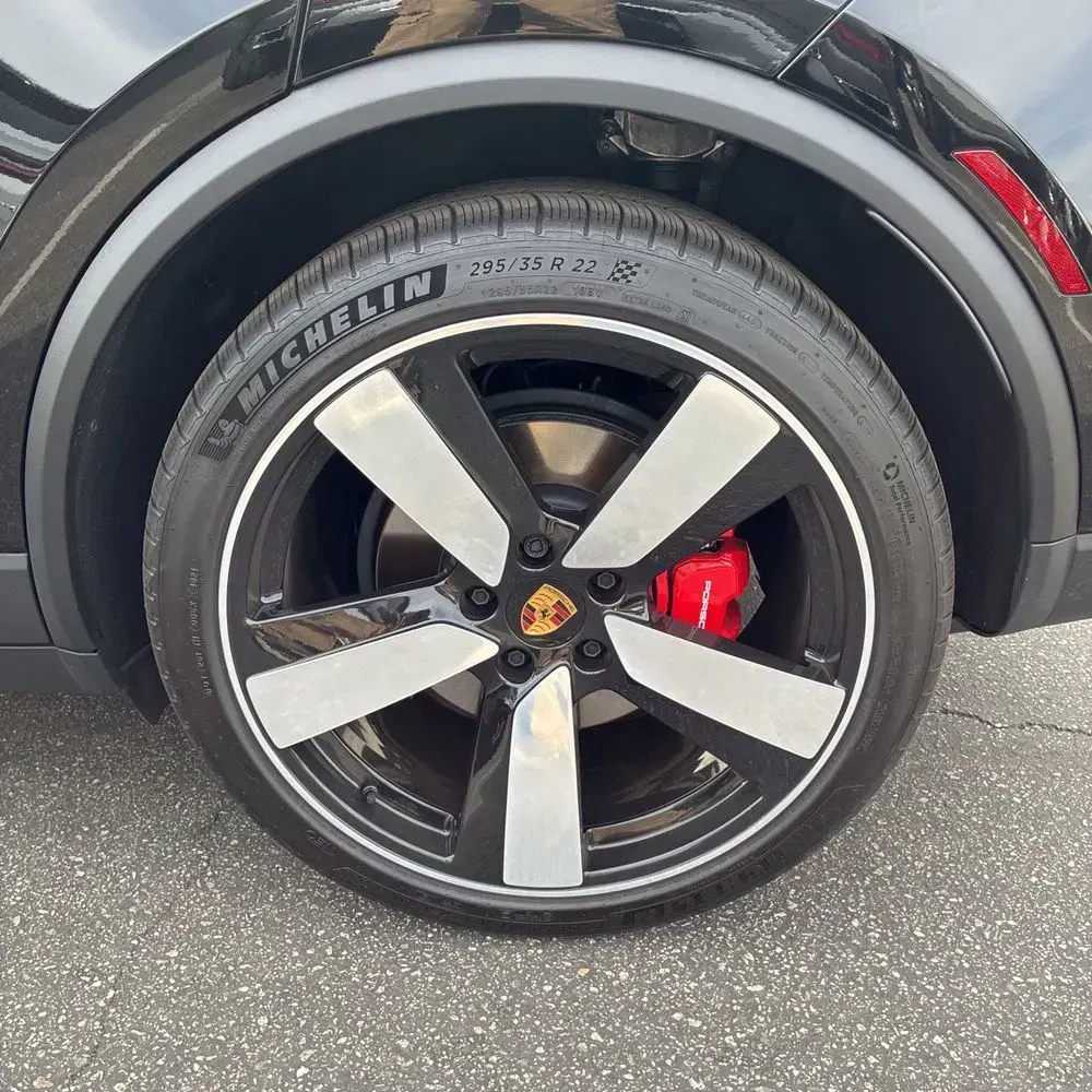 2025 Porsche Macan 4S Electric