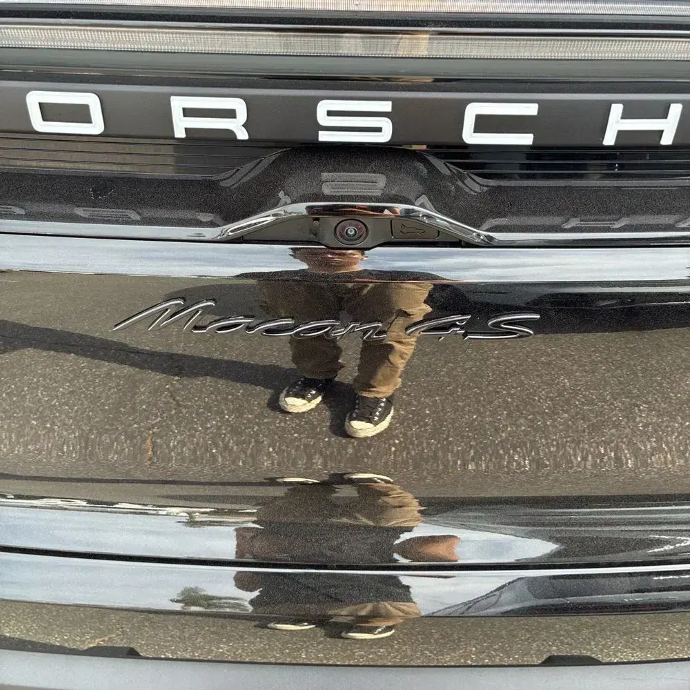 2025 Porsche Macan 4S Electric