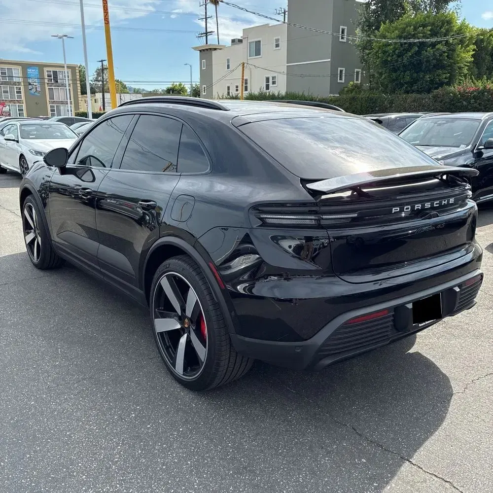 2025 Porsche Macan 4S Electric