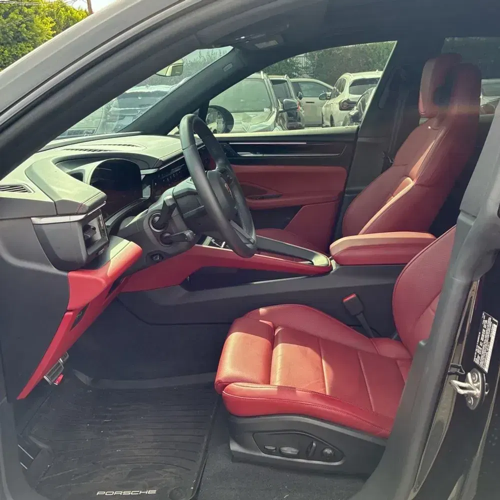 2025 Porsche Macan 4S Electric