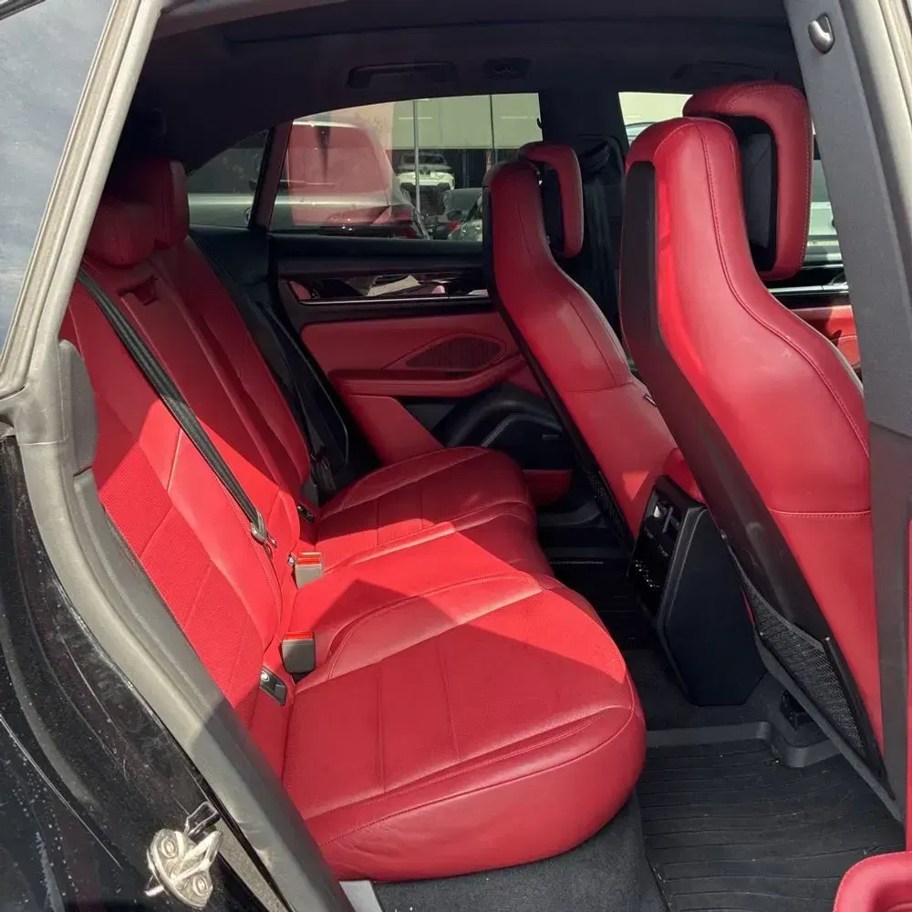 2025 Porsche Macan 4S Electric