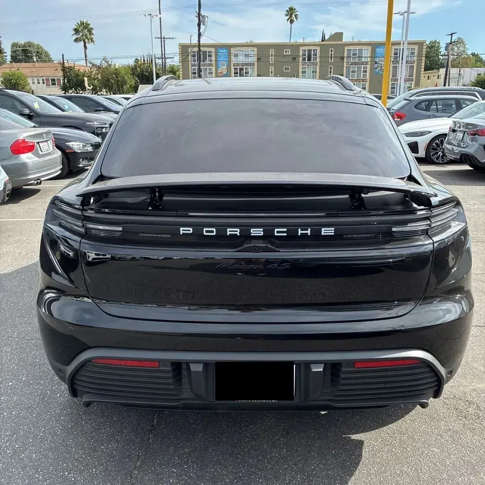 2025 Porsche Macan 4S Electric