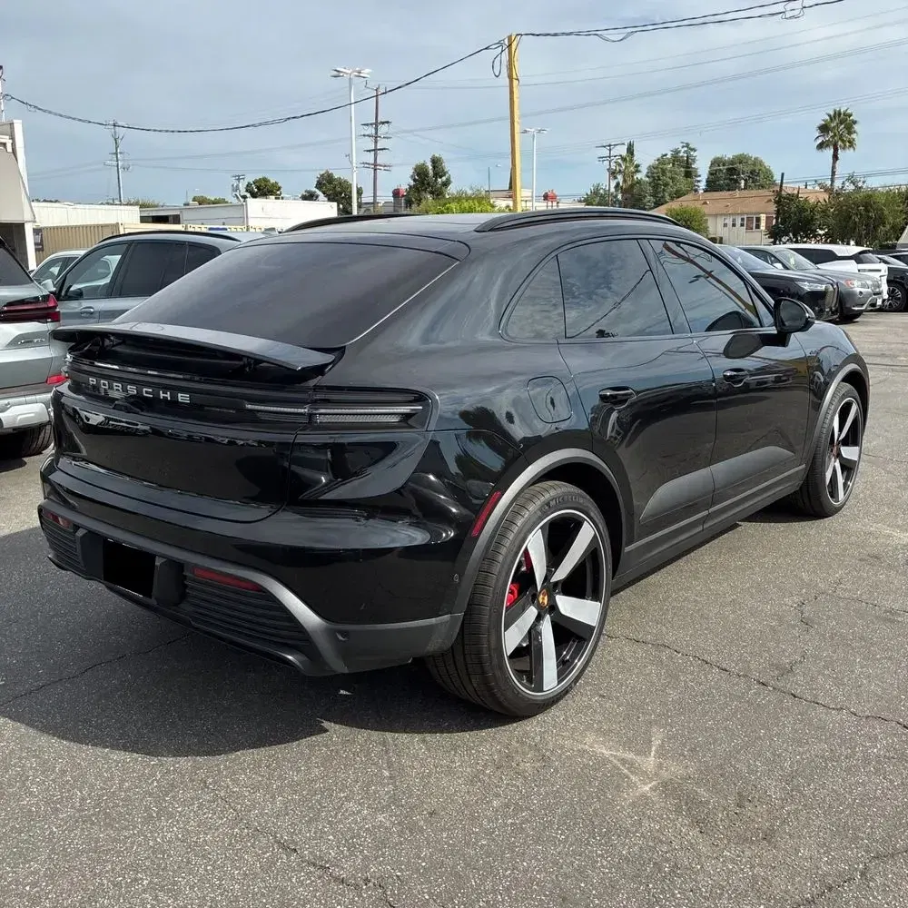2025 Porsche Macan 4S Electric