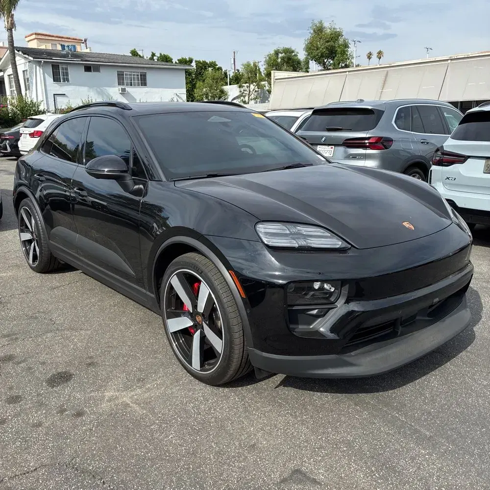 2025 Porsche Macan 4S Electric