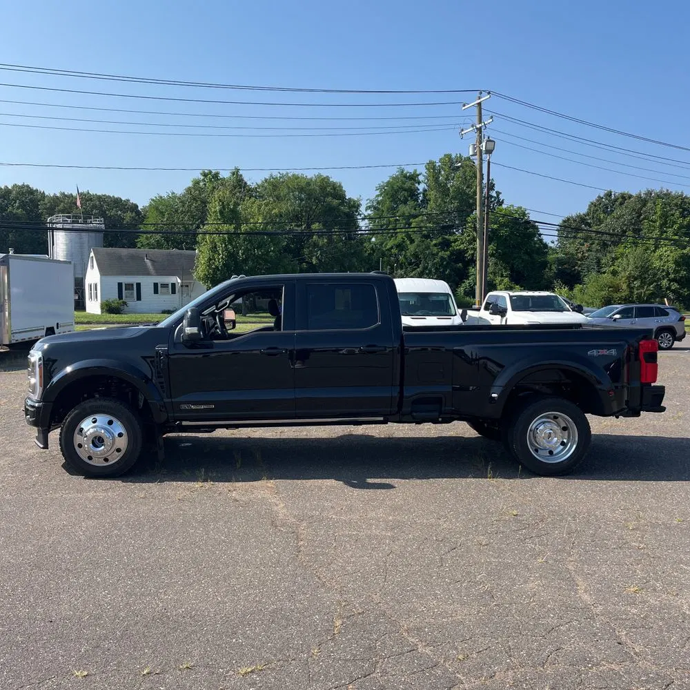 2025 Ford F-450 Super Duty Platinum