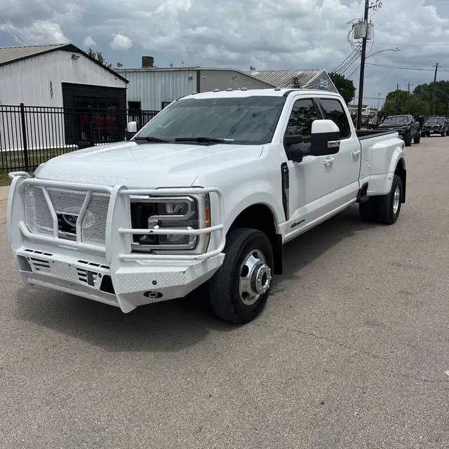2023 Ford F-350 Super Duty Lariat