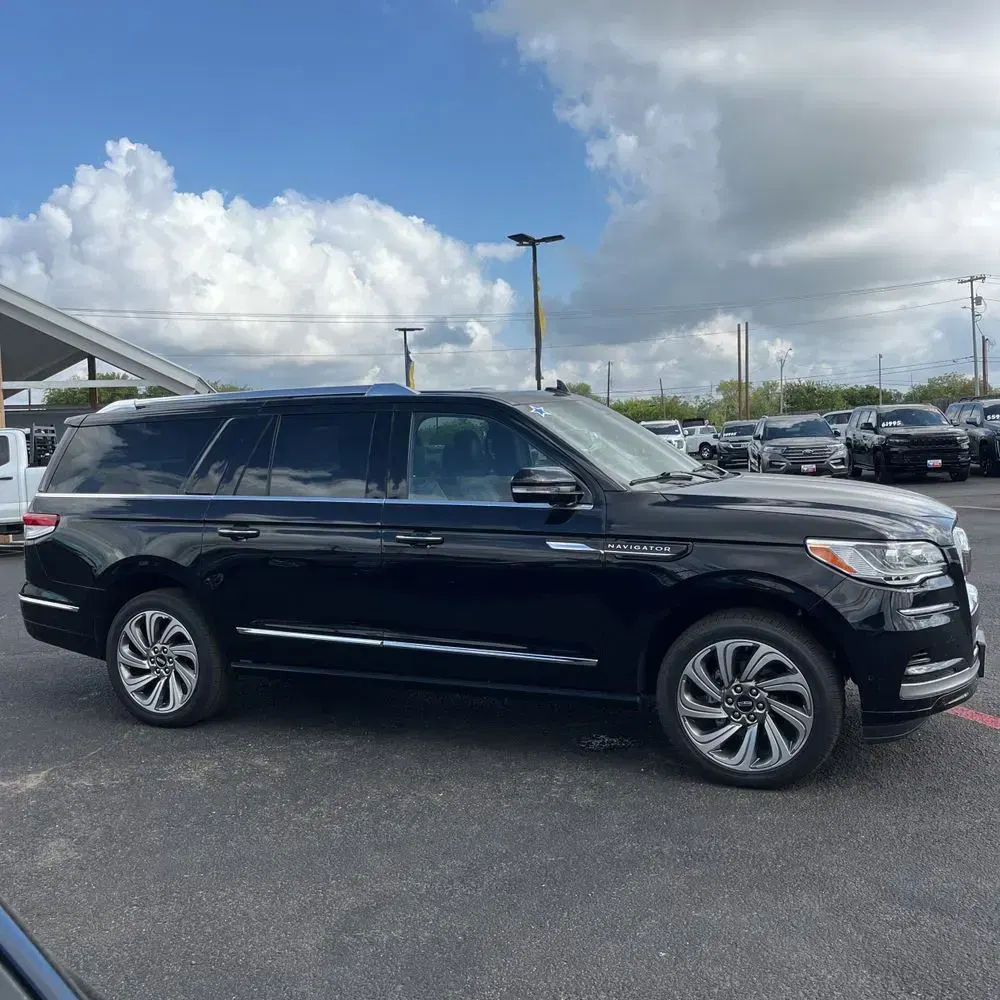 2023 Lincoln Navigator L Reserve