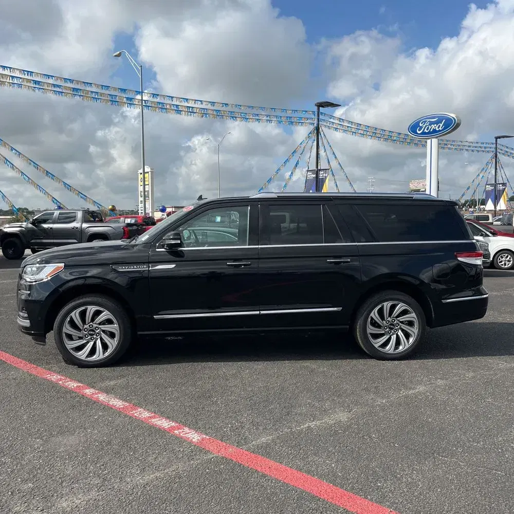 2023 Lincoln Navigator L Reserve
