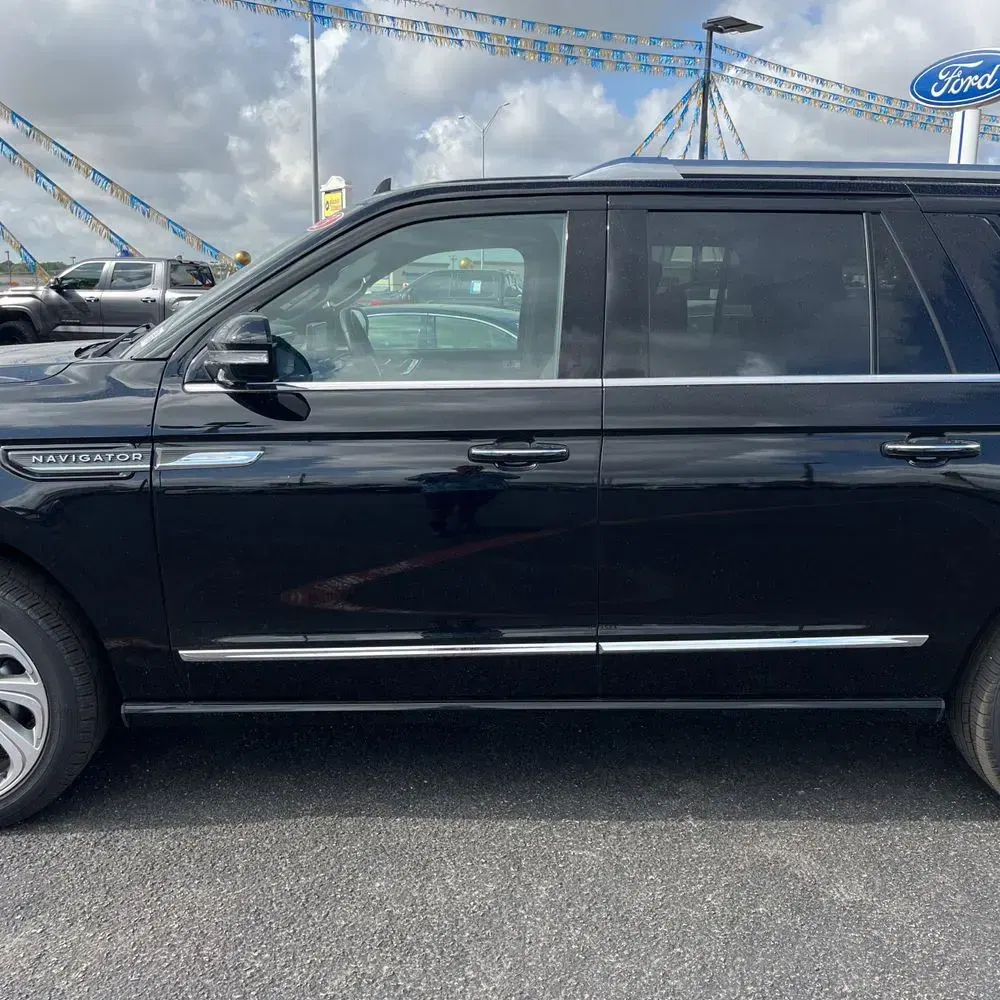 2023 Lincoln Navigator L Reserve