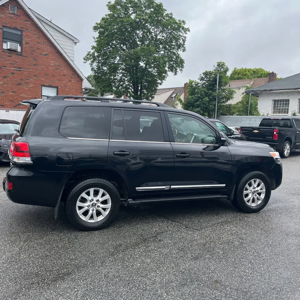 2017 Toyota Land Cruiser Base