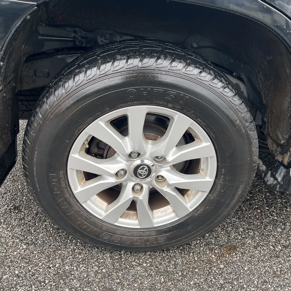 2017 Toyota Land Cruiser Base