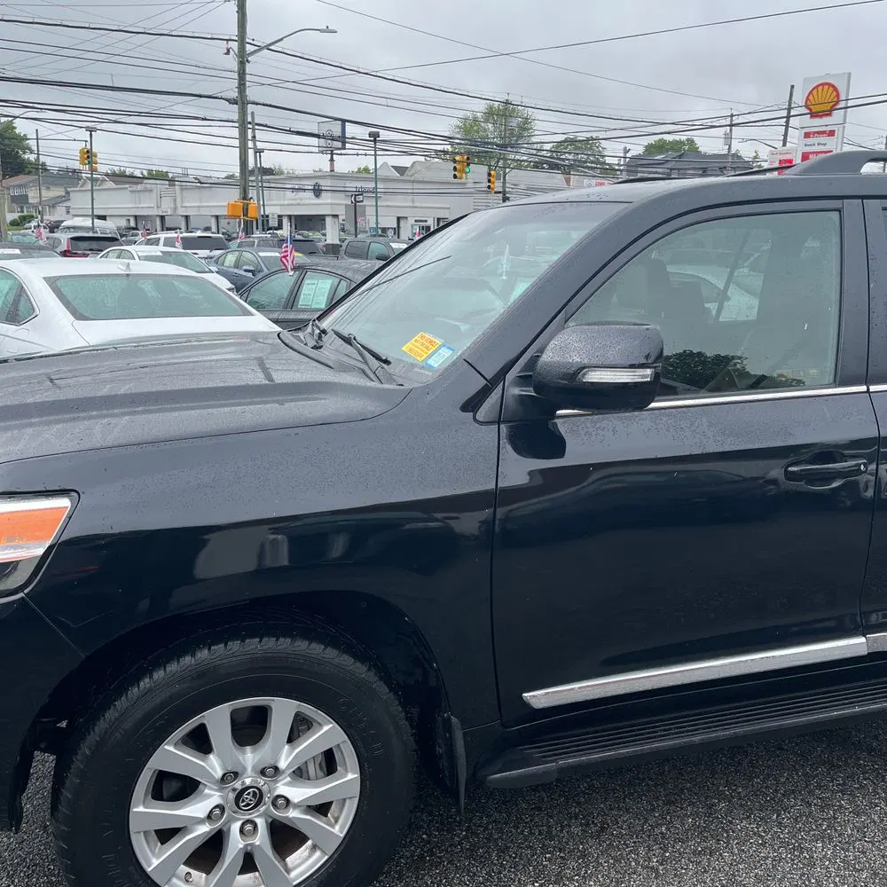 2017 Toyota Land Cruiser Base