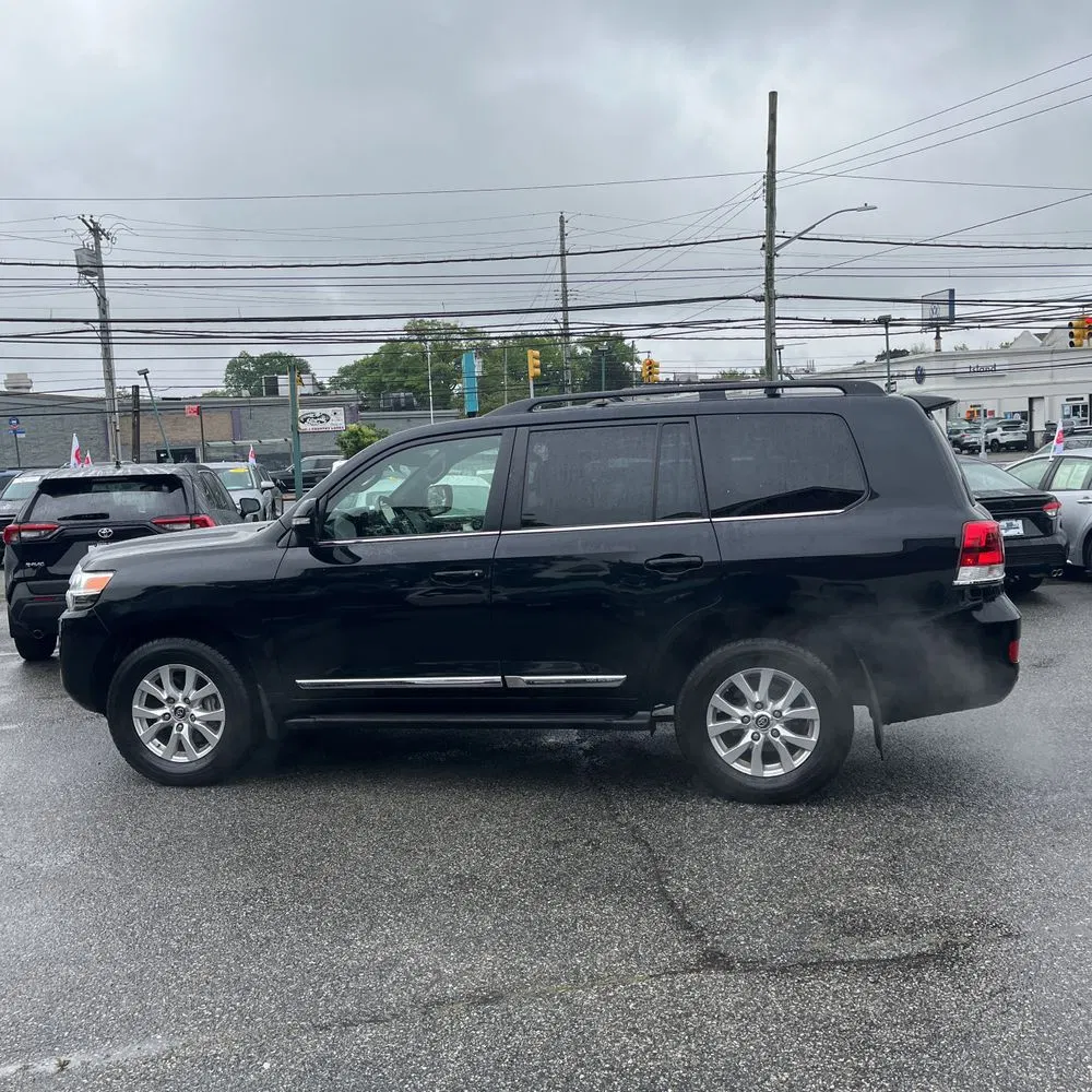 2017 Toyota Land Cruiser Base