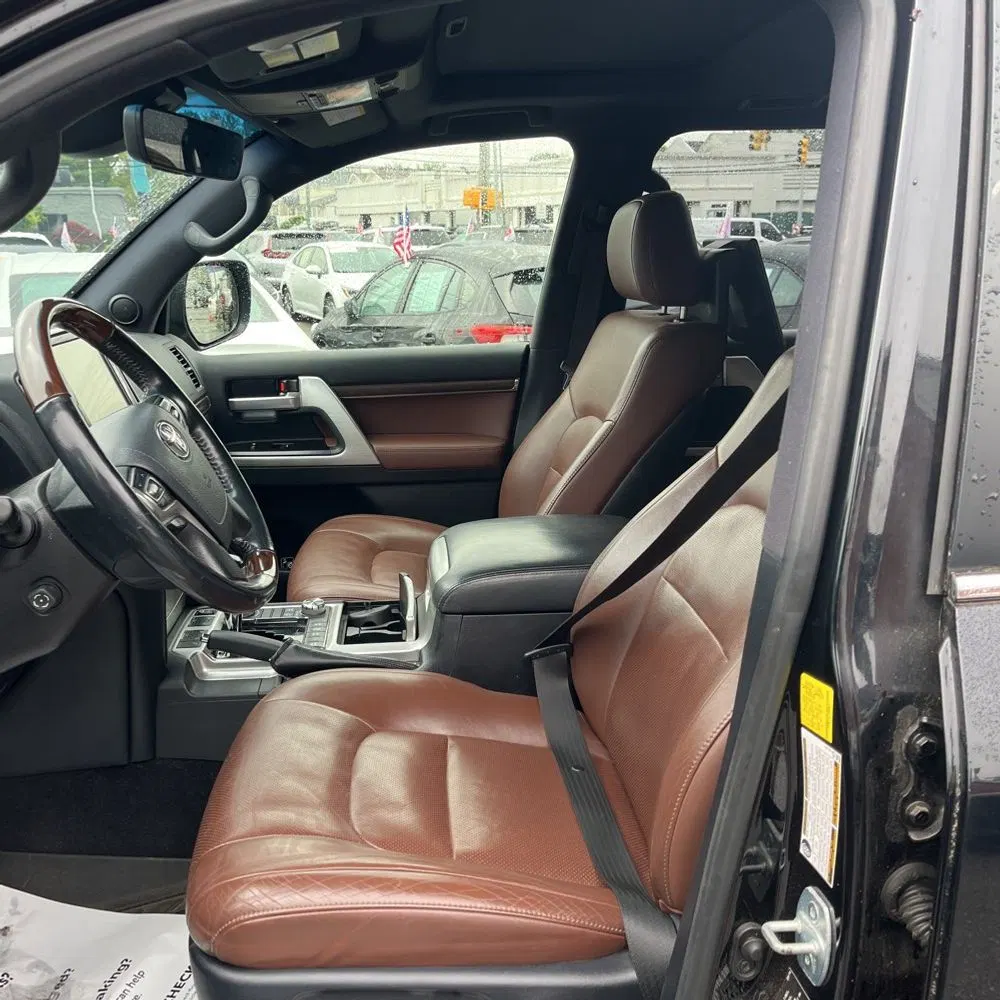 2017 Toyota Land Cruiser Base