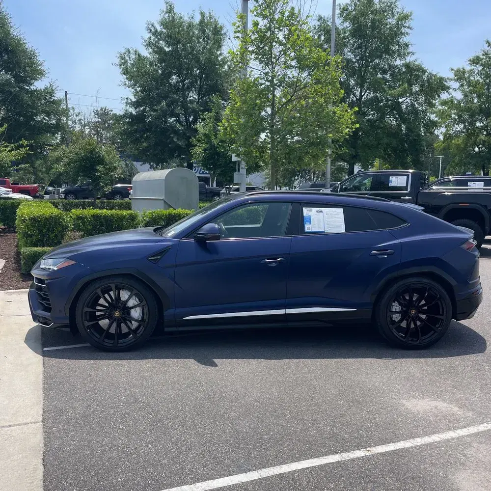 2022 Lamborghini Urus Base