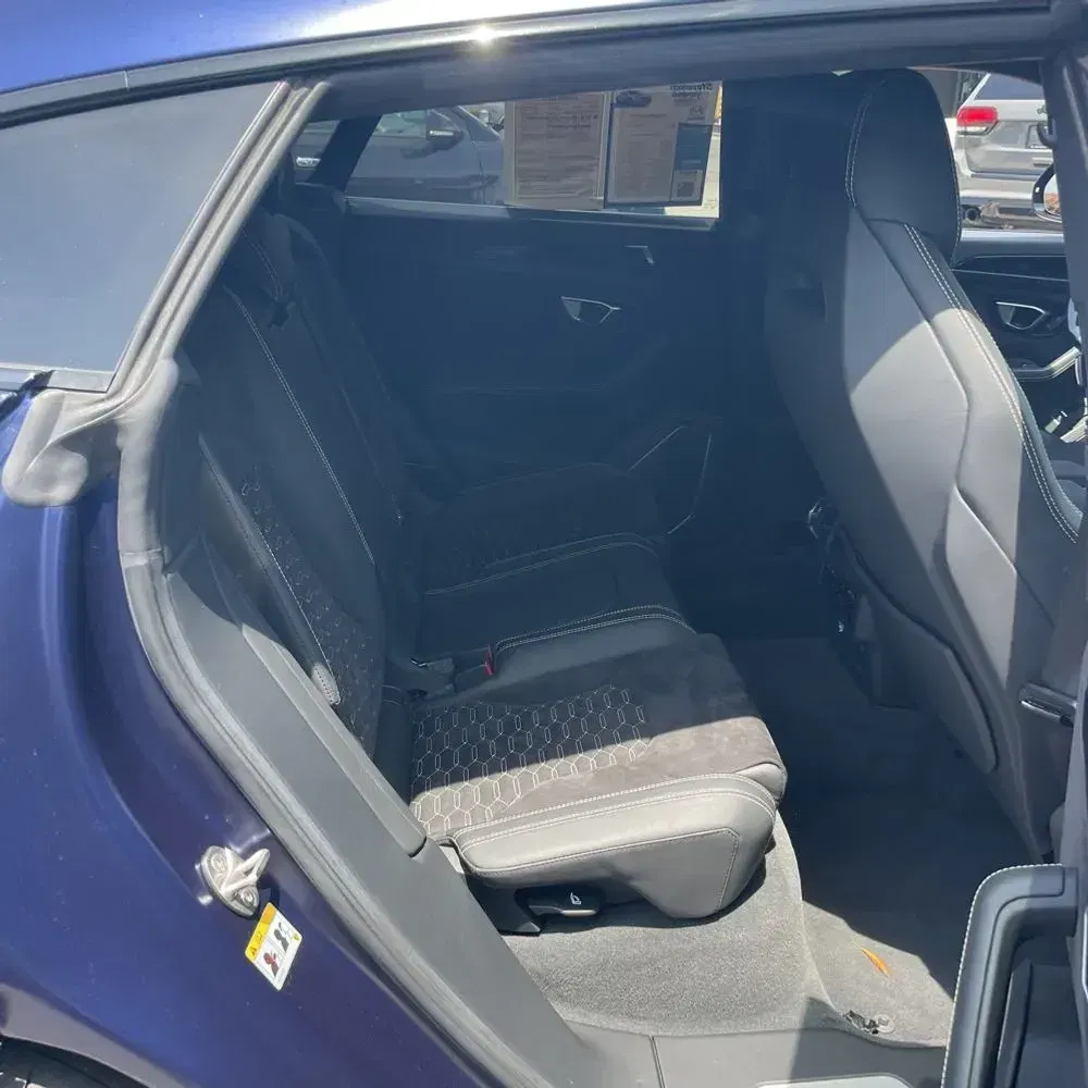 2022 Lamborghini Urus Base