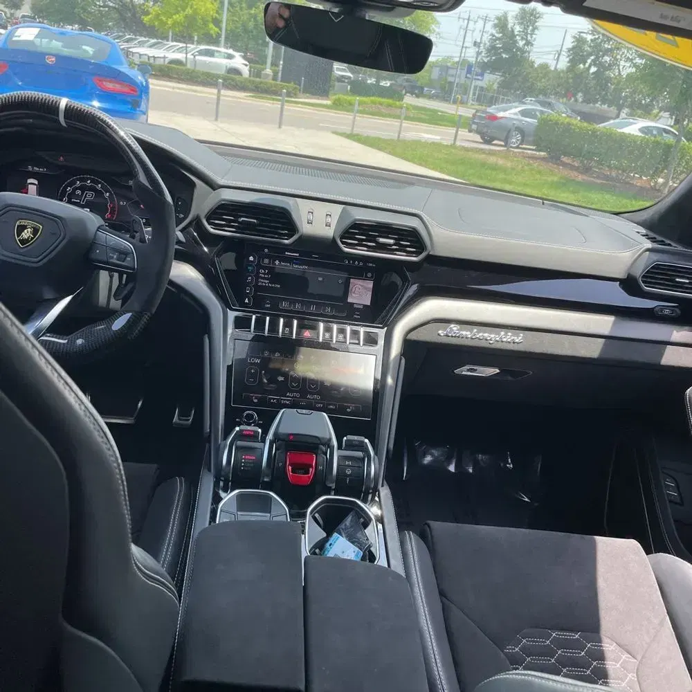 2022 Lamborghini Urus Base