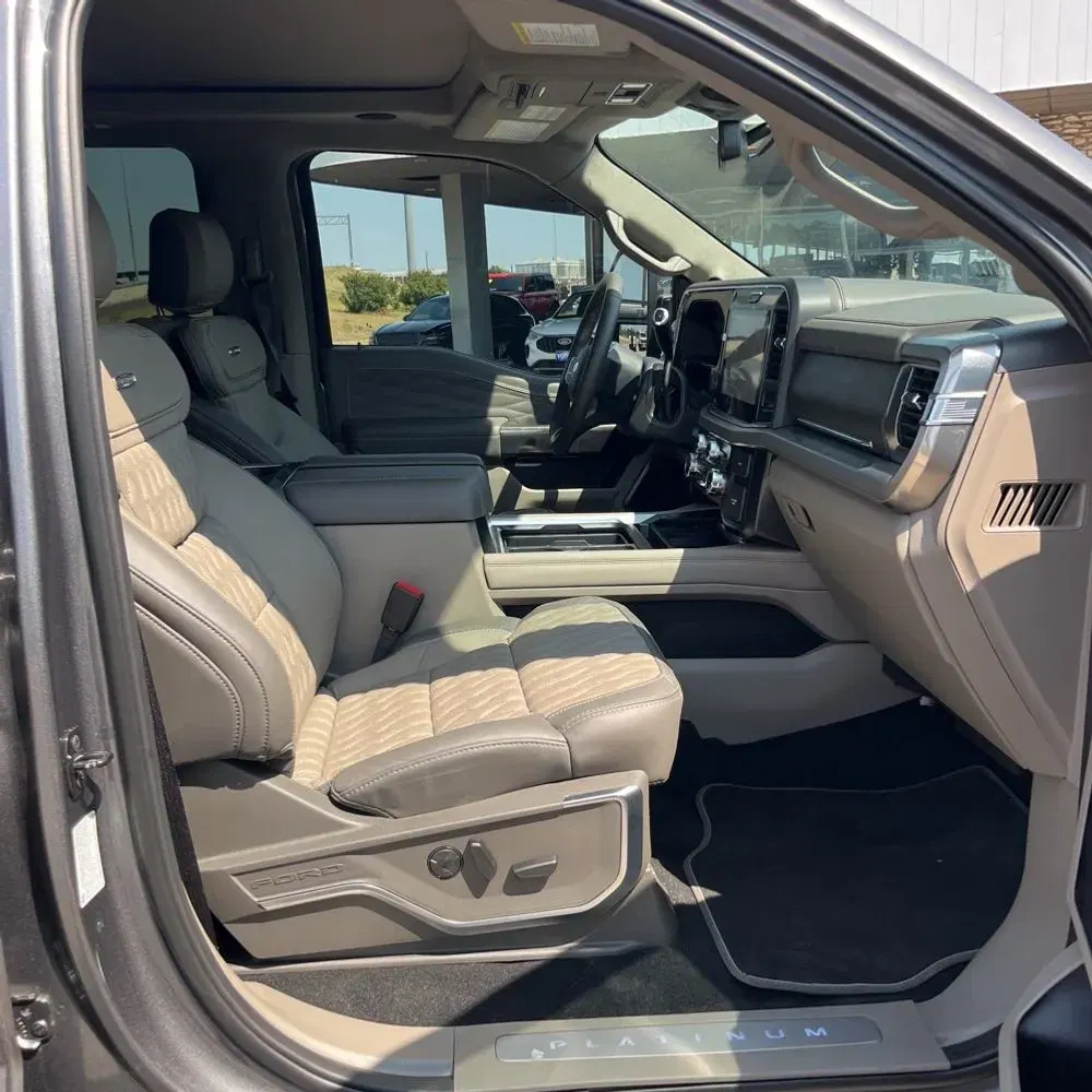 2025 Ford F-350 Super Duty Platinum