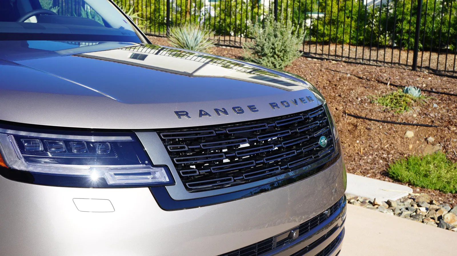2023 Range Rover P530 SE - ~650 Miles, Twin-Turbo V8, AWD, Premium Interior Upgrade Pack