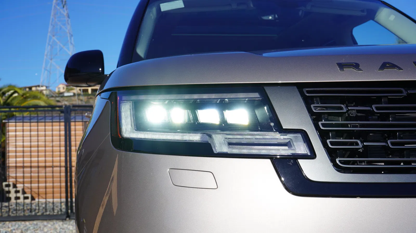 2023 Range Rover P530 SE - ~650 Miles, Twin-Turbo V8, AWD, Premium Interior Upgrade Pack