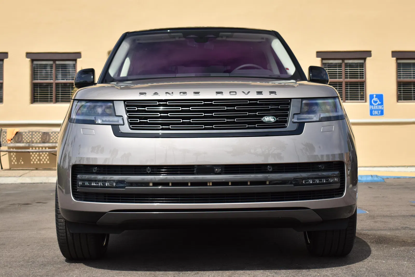 2023 Range Rover P530 SE - ~650 Miles, Twin-Turbo V8, AWD, Premium Interior Upgrade Pack