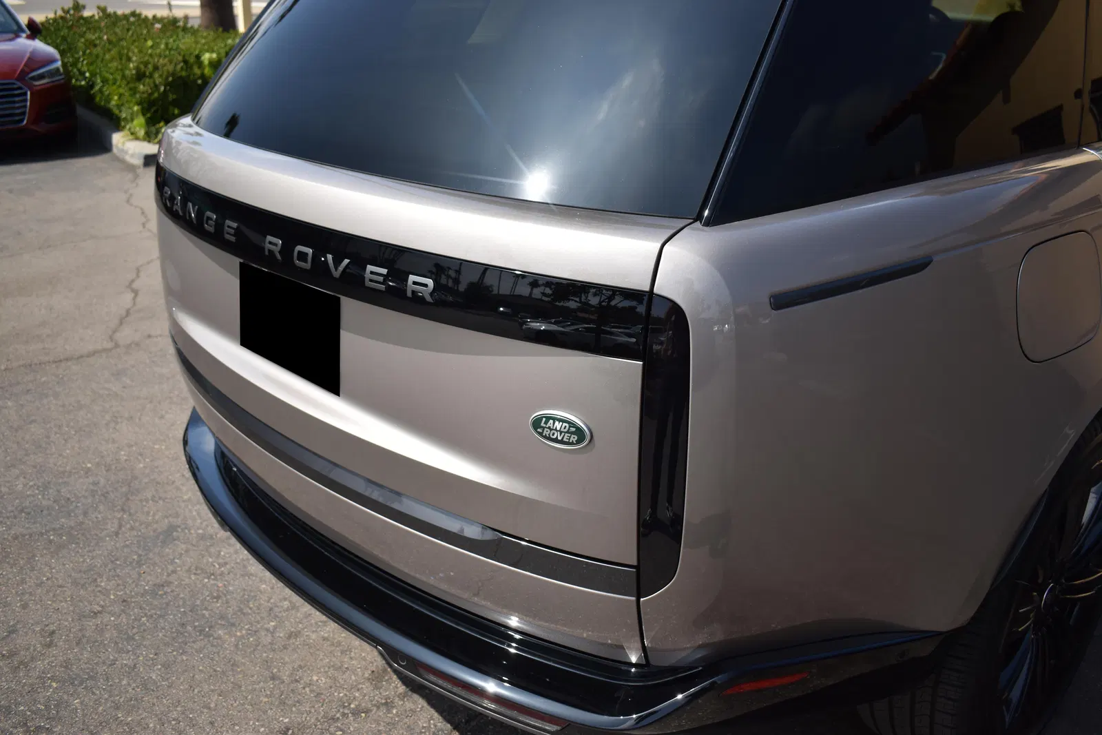 2023 Range Rover P530 SE - ~650 Miles, Twin-Turbo V8, AWD, Premium Interior Upgrade Pack