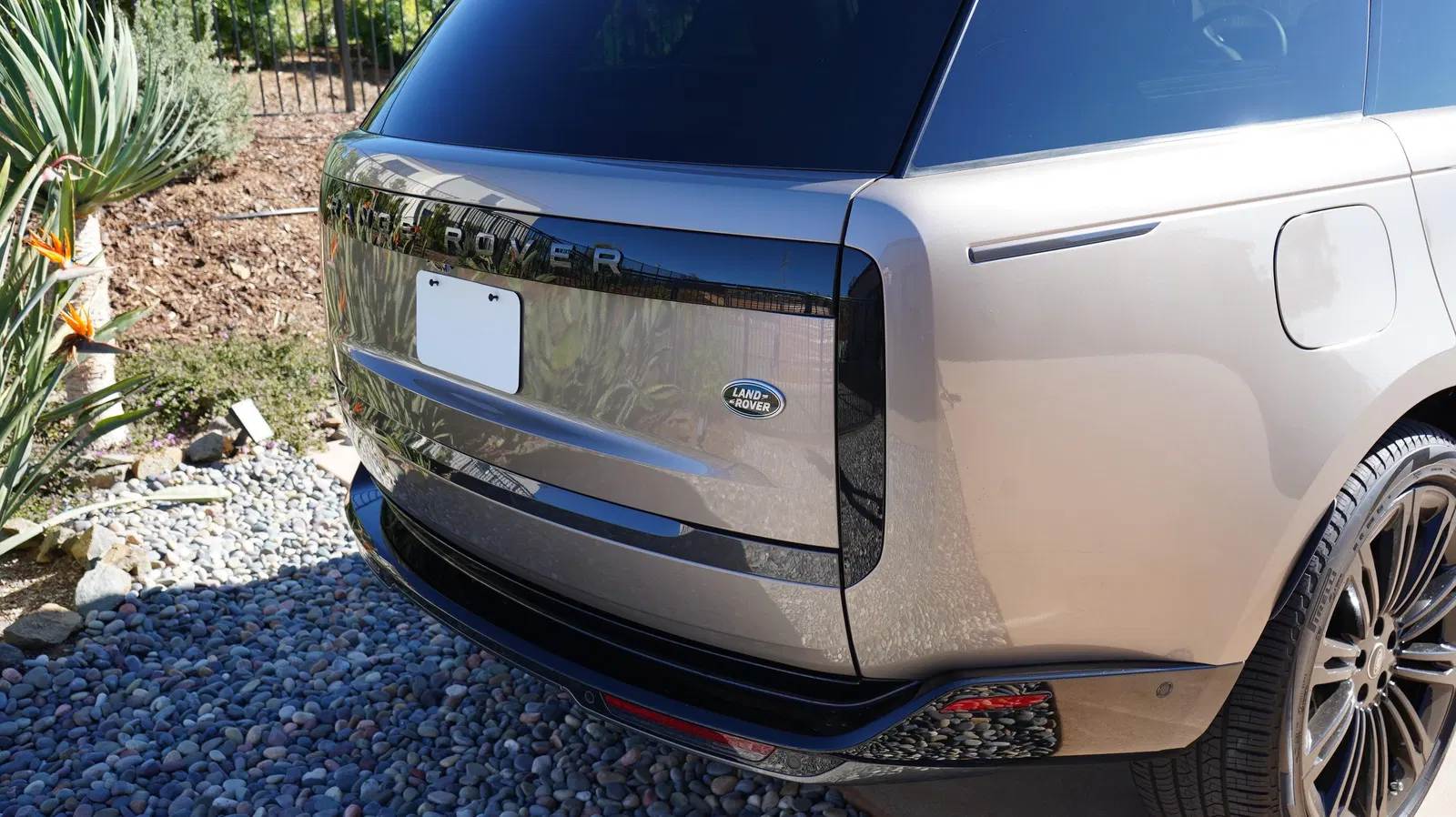 2023 Range Rover P530 SE - ~650 Miles, Twin-Turbo V8, AWD, Premium Interior Upgrade Pack