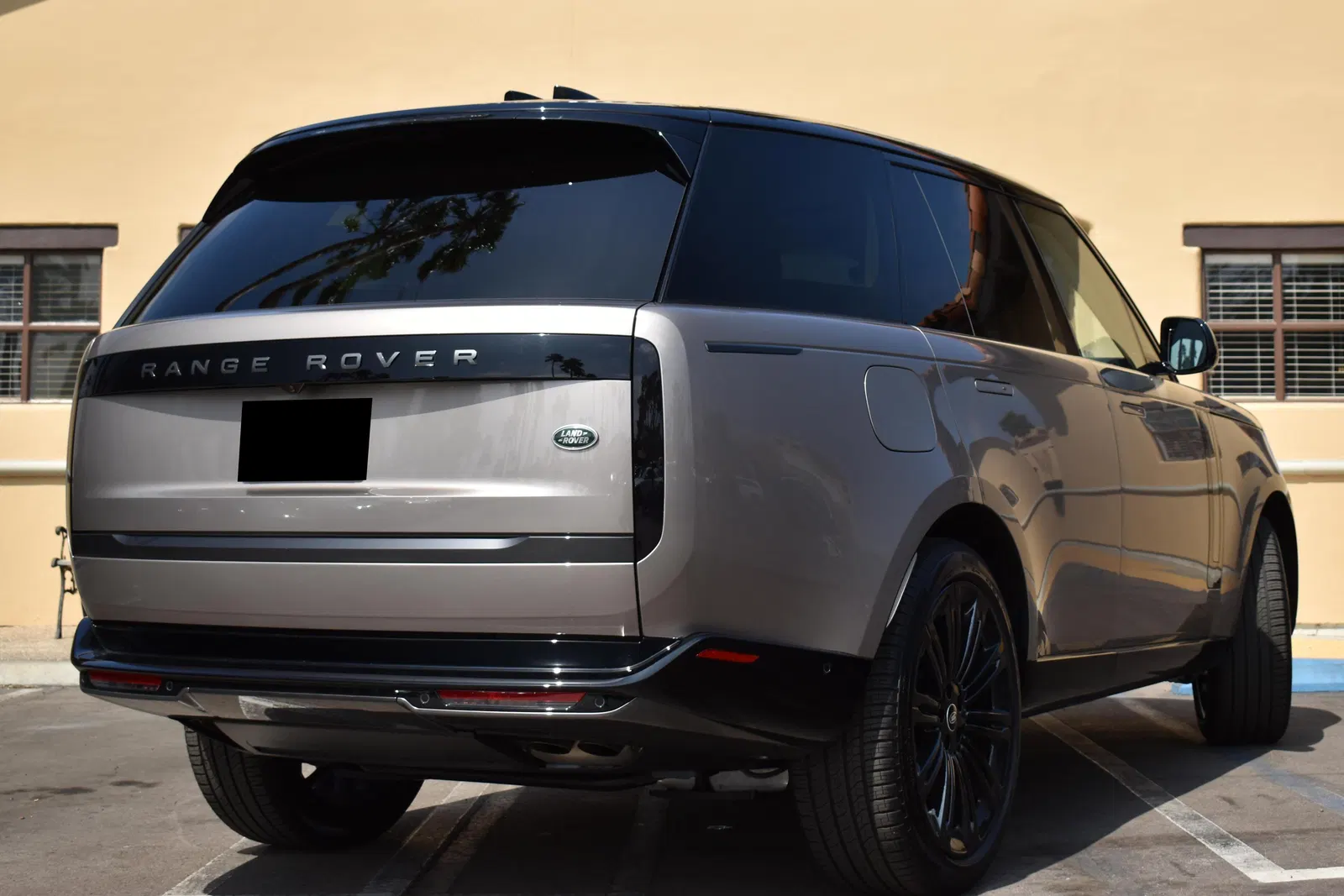 2023 Range Rover P530 SE - ~650 Miles, Twin-Turbo V8, AWD, Premium Interior Upgrade Pack