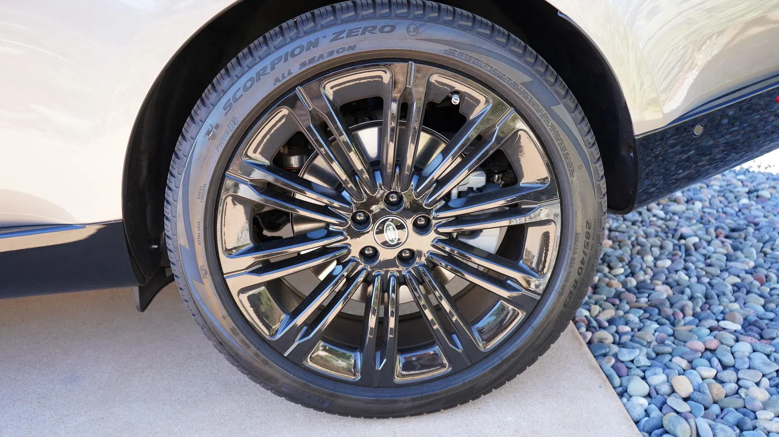 2023 Range Rover P530 SE - ~650 Miles, Twin-Turbo V8, AWD, Premium Interior Upgrade Pack
