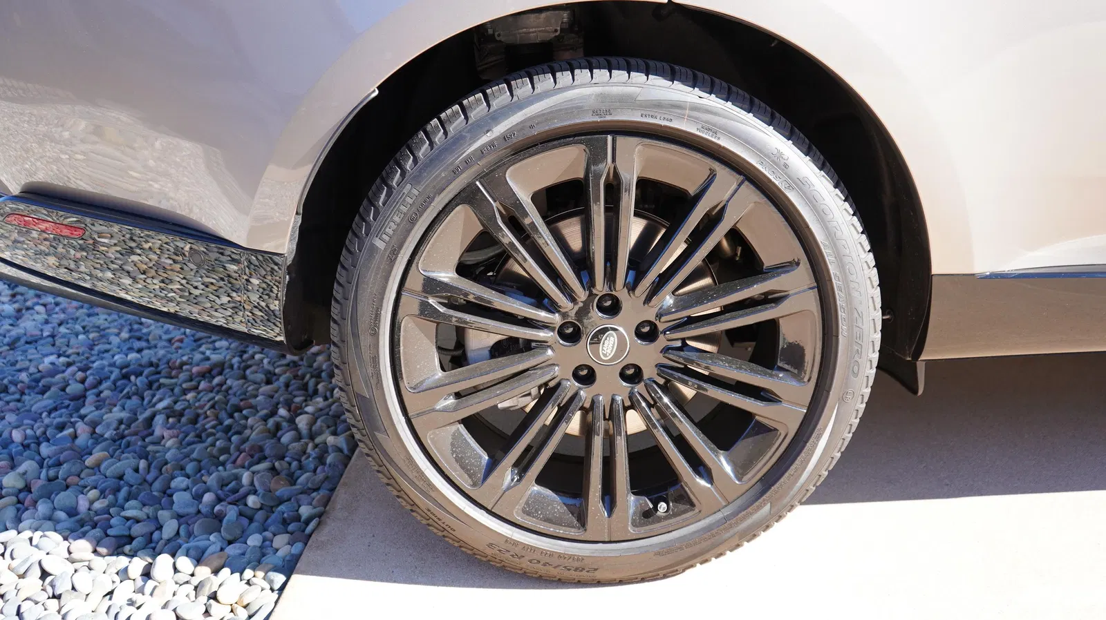 2023 Range Rover P530 SE - ~650 Miles, Twin-Turbo V8, AWD, Premium Interior Upgrade Pack