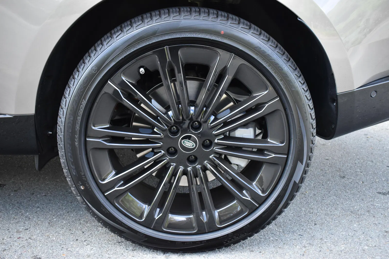 2023 Range Rover P530 SE - ~650 Miles, Twin-Turbo V8, AWD, Premium Interior Upgrade Pack