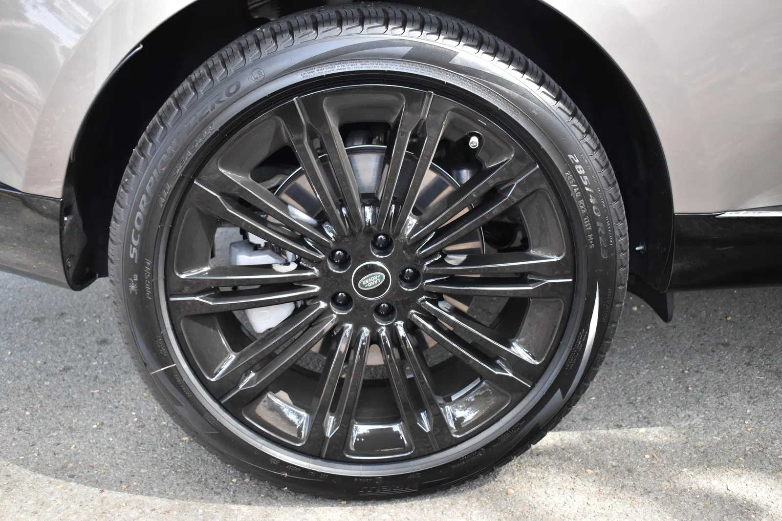 2023 Range Rover P530 SE - ~650 Miles, Twin-Turbo V8, AWD, Premium Interior Upgrade Pack
