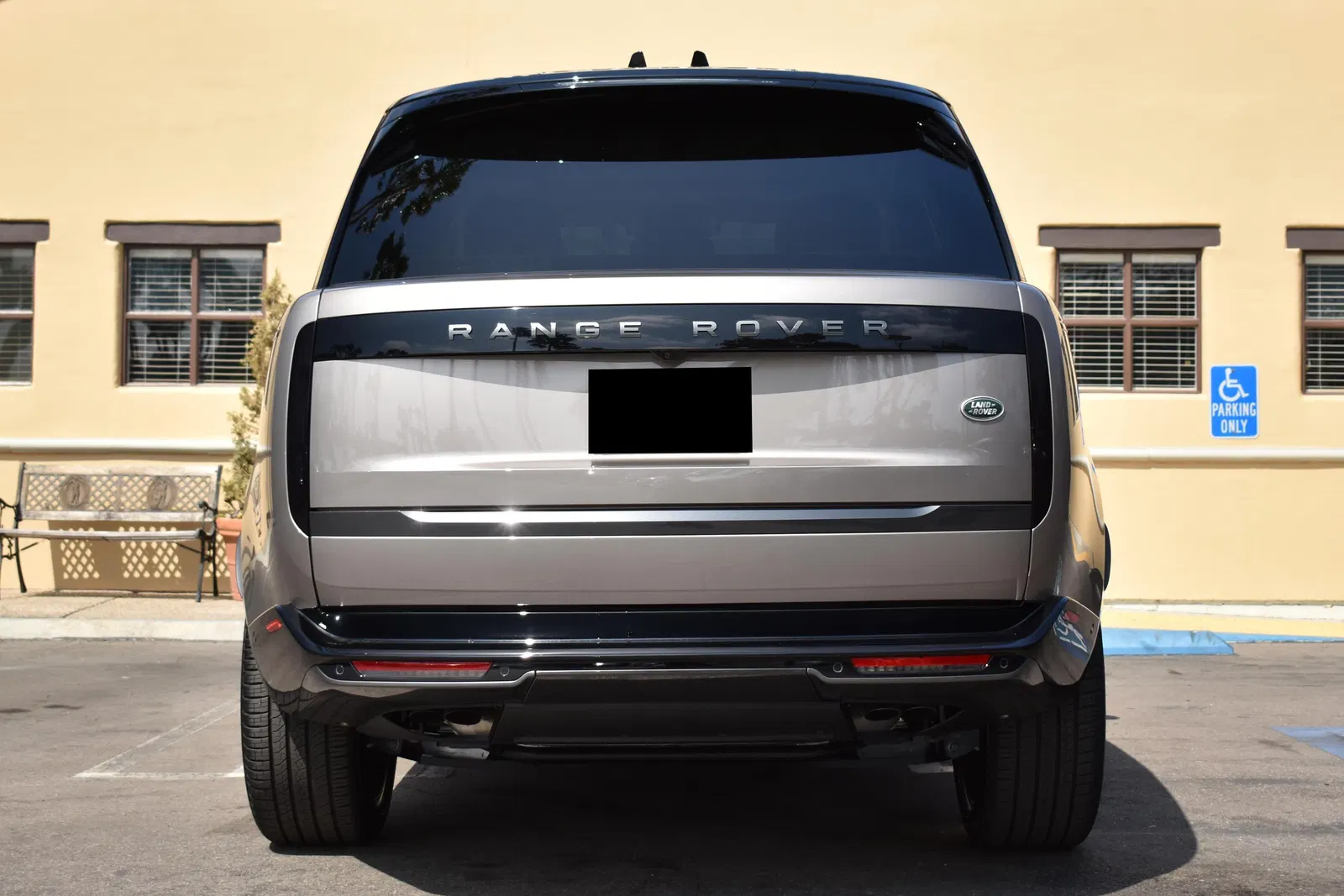 2023 Range Rover P530 SE - ~650 Miles, Twin-Turbo V8, AWD, Premium Interior Upgrade Pack
