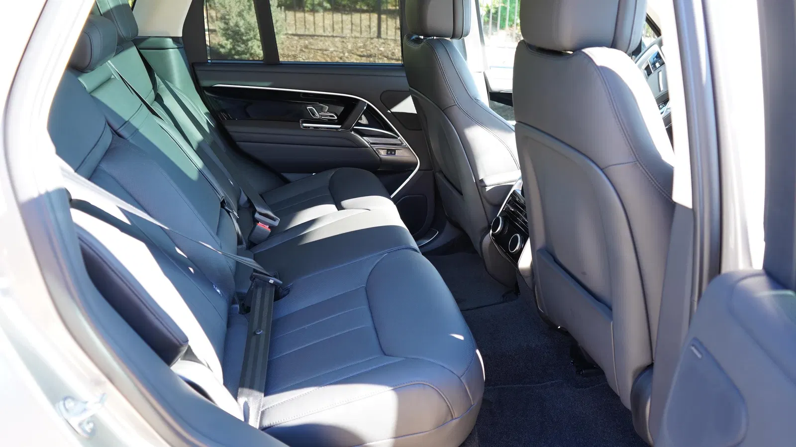 2023 Range Rover P530 SE - ~650 Miles, Twin-Turbo V8, AWD, Premium Interior Upgrade Pack