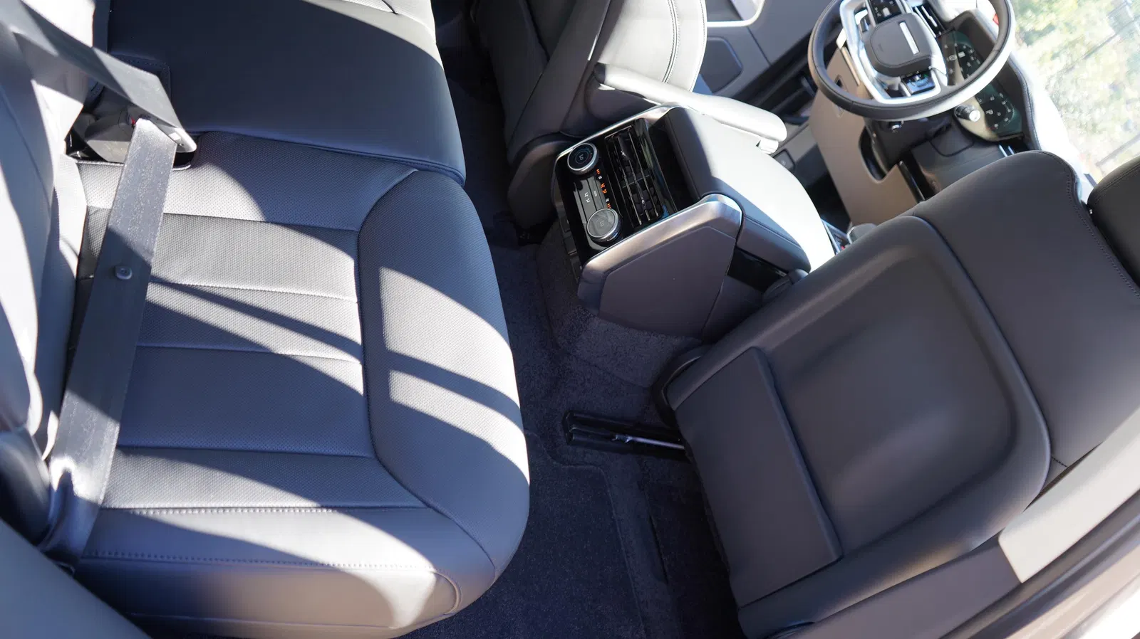 2023 Range Rover P530 SE - ~650 Miles, Twin-Turbo V8, AWD, Premium Interior Upgrade Pack