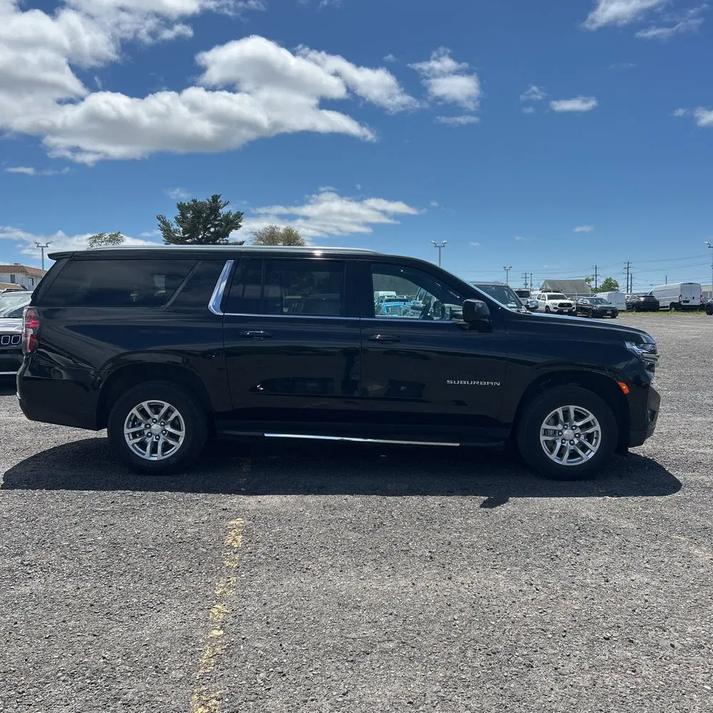 2024 Chevrolet Suburban LT