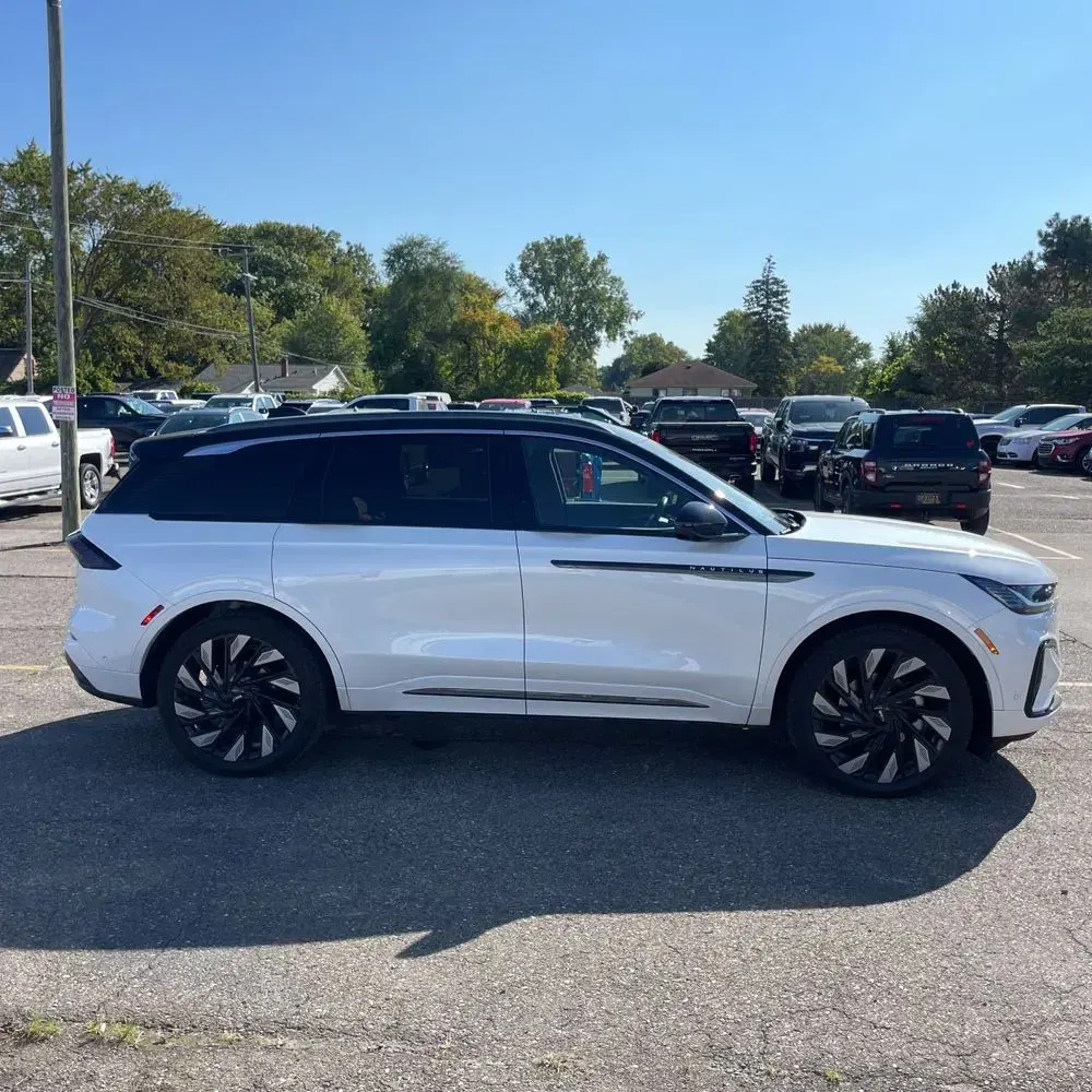 2024 Lincoln Nautilus Black Label