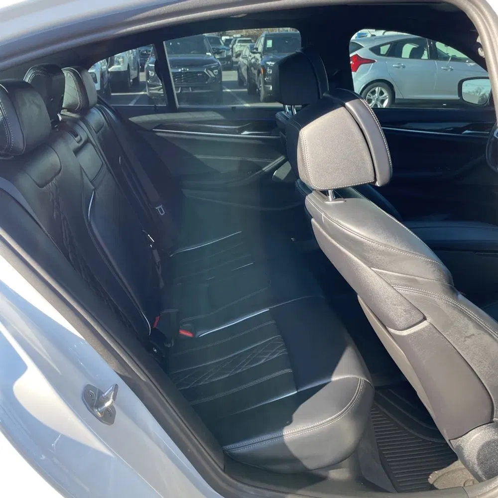 2022 BMW 5-Series M550xi