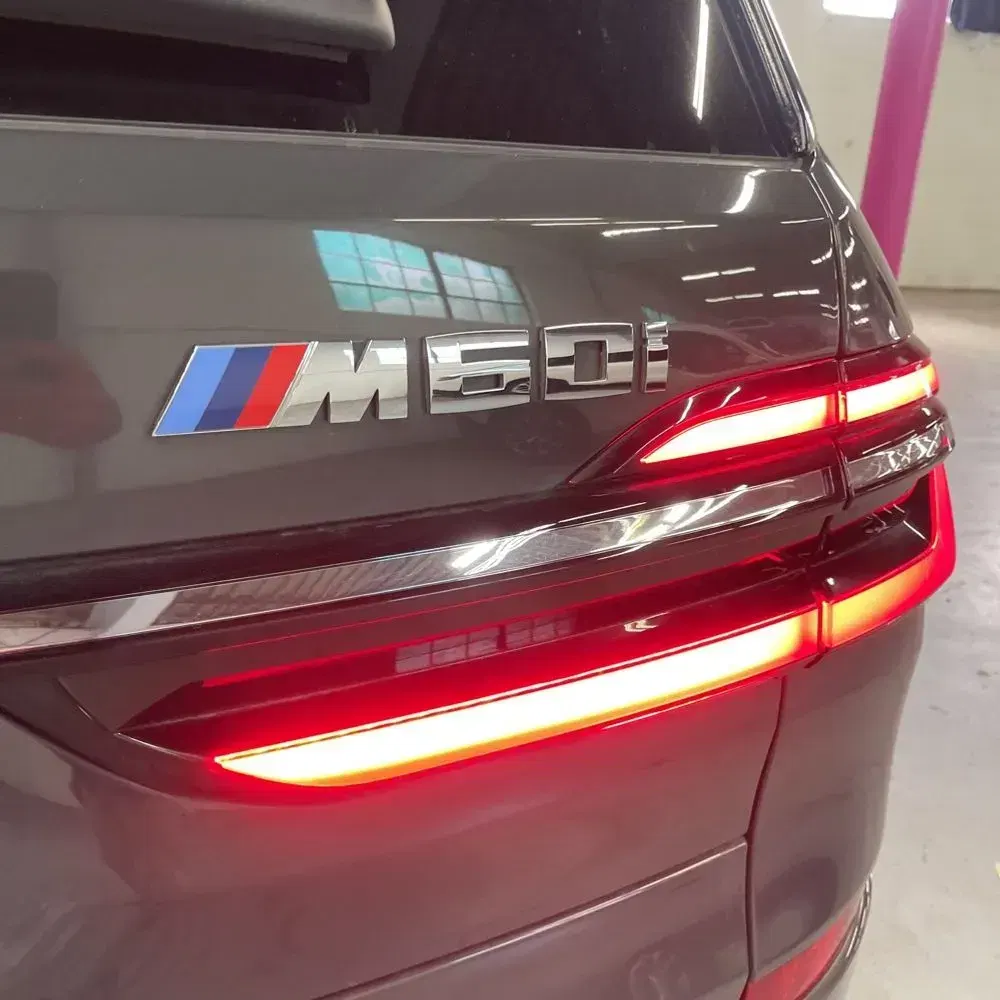 2023 BMW X7 M60i