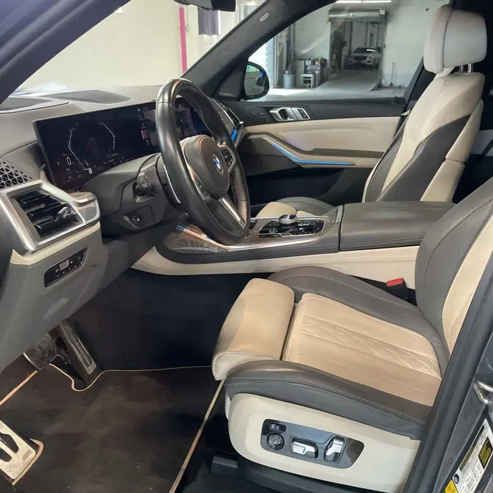 2023 BMW X7 M60i