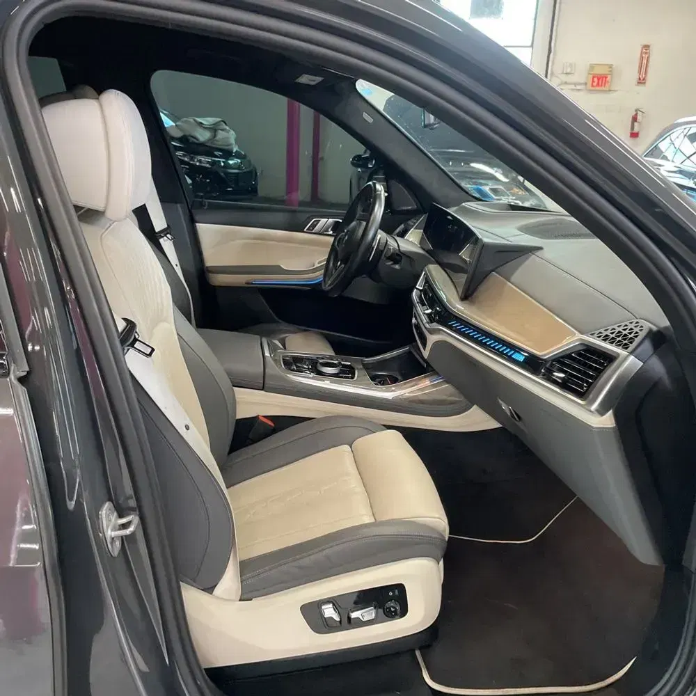 2023 BMW X7 M60i