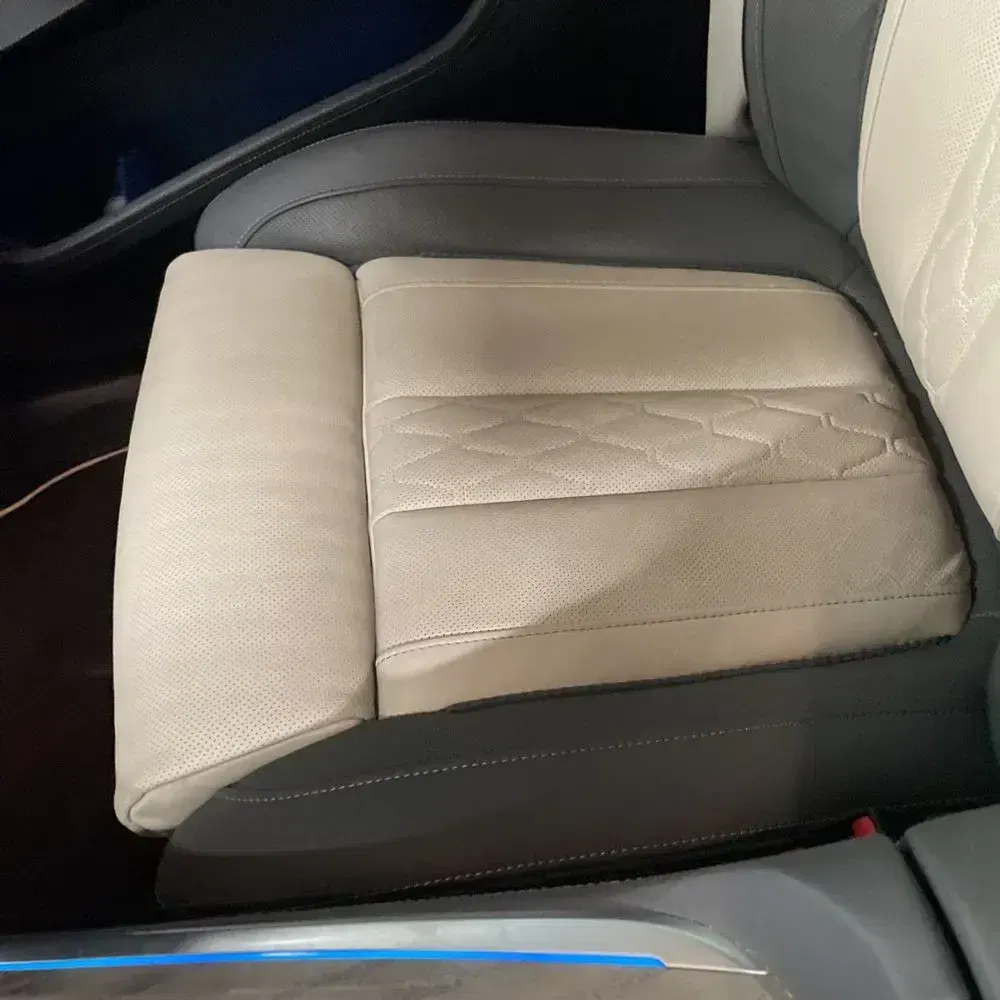 2023 BMW X7 M60i