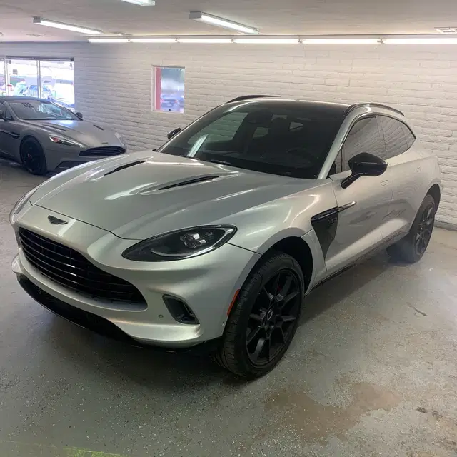 2021 Aston Martin DBX Base