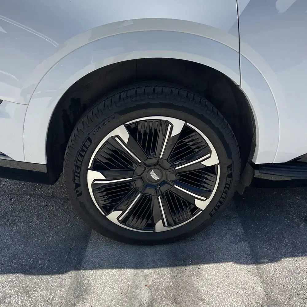2025 Cadillac Escalade IQ Sport 1