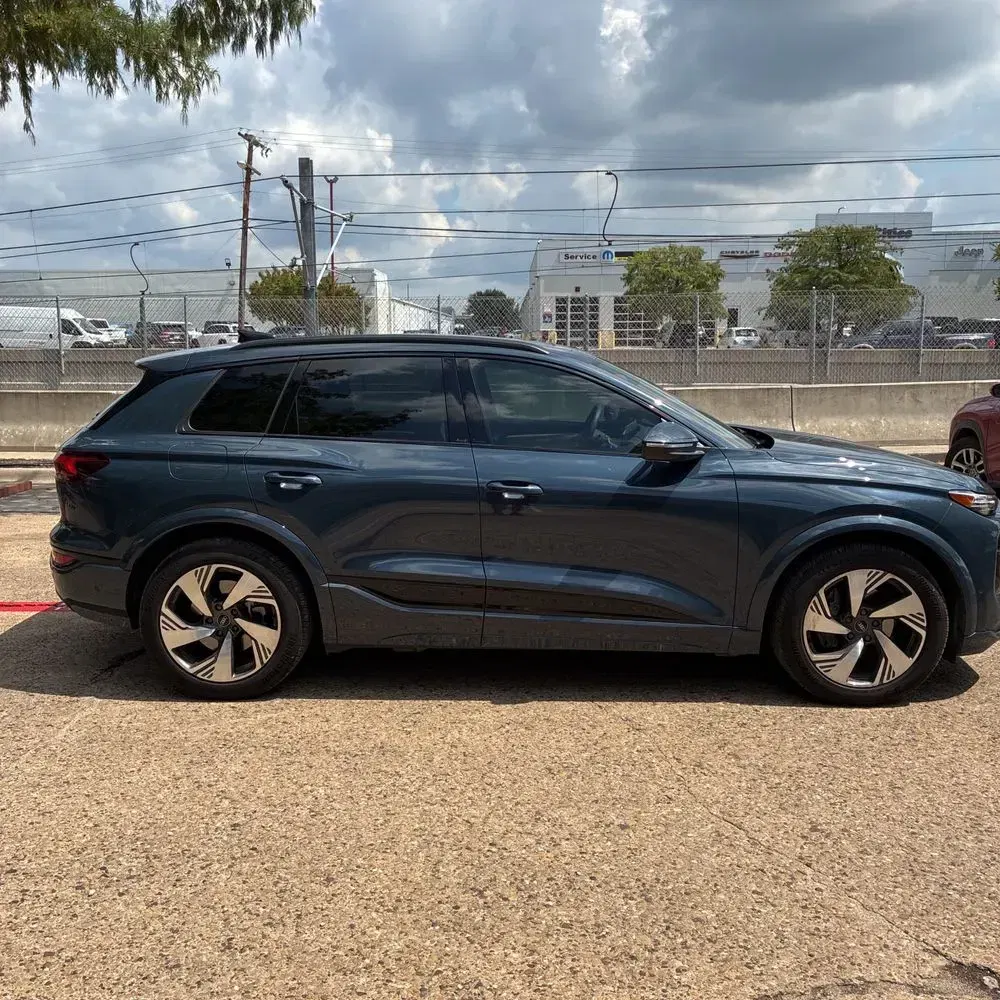 2025 Audi Q6 e-tron Prestige
