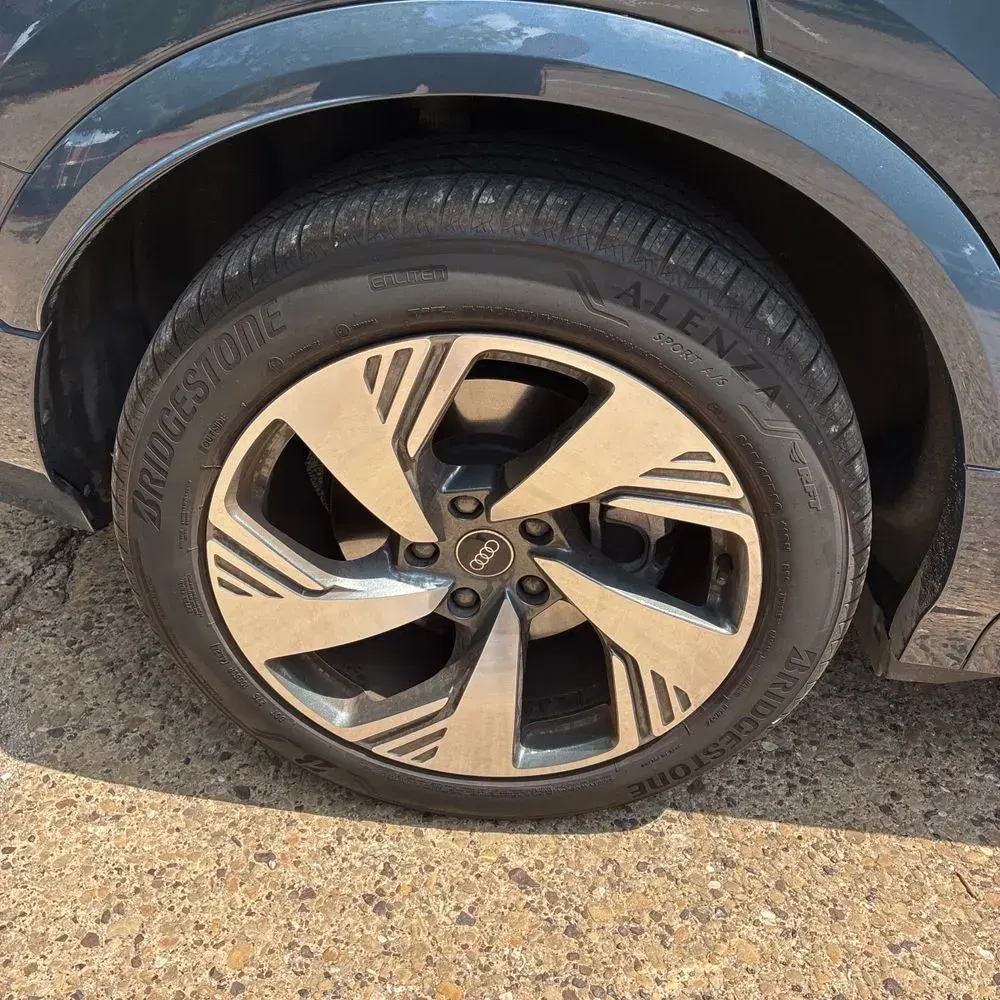 2025 Audi Q6 e-tron Prestige