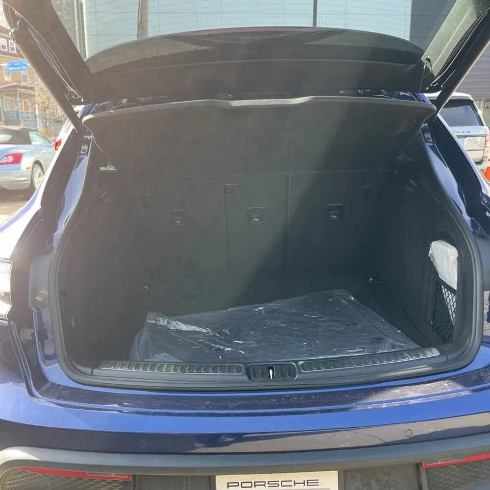 2024 Porsche Macan Base